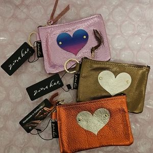 100% handmade leather wallet with a brass YKK pull and key ring.